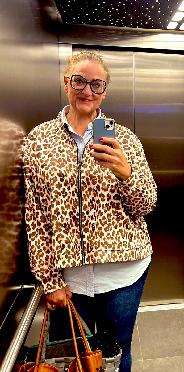 Auf, auf … neue Woche! 
#Montagslaecheln 

Noch viermal schlafen 🥰