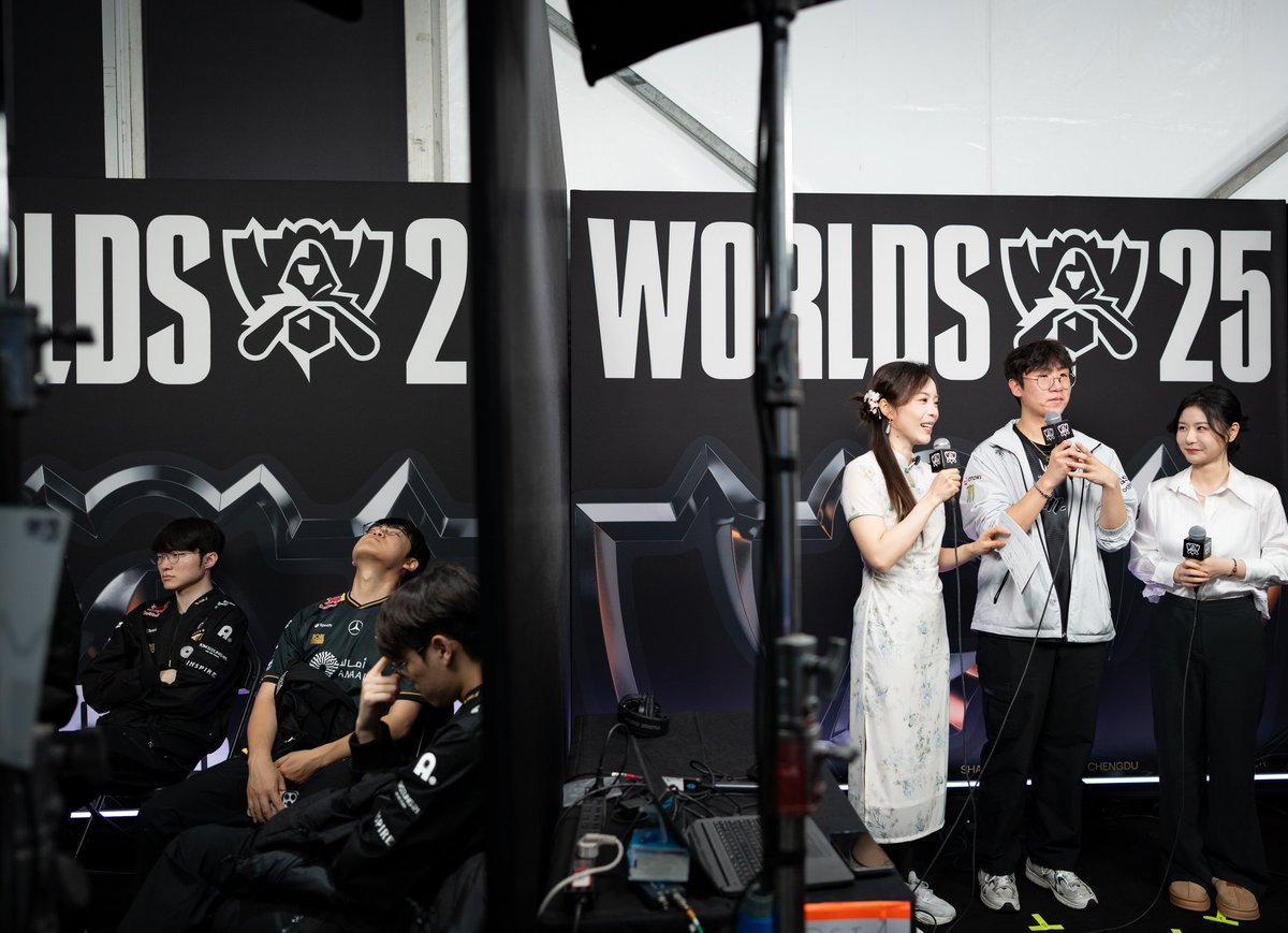 Tim (@unrankedtotim) on Twitter photo taken after T1 vs GEN taken after T1 vs GEN