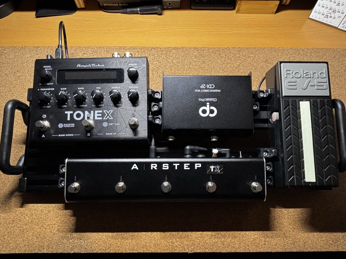 kyotozodiac's tweet image. TONEX PEDALを使ってサブボード
メインのQUAD CRTEXのボードよりもコンパクトにしようと思ったら、意外に重くて、、、。

#tonexpedal
#airstep
#guitto
#classicpro
#ikmultimedia
#xsonic