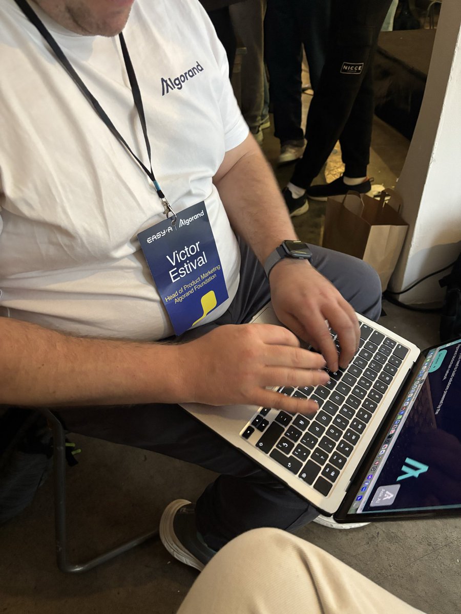 arukanism's tweet image. 🎈 i hit 100 followers
great growth for being fairly active these 5 days on the platform. all thanks to @easya_app x @AlgoFoundation hack!
> i won 3rd place in their pitchathon & some money with it too 🥳
this hack was worth the all-nighter
tysm @kwok_phil @dom_kwok