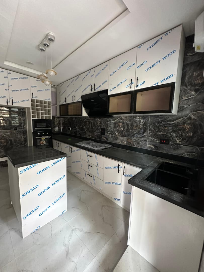 WELL FINISHED 4 BEDROOM DETACHED DUPLEX WITH BQ

LOCATION: Orchid Lekki, Lagos

FACILITIES:
- En-suite room
- Fully Fitted Kitchen
- Water heater
- Heat extractor

TITLE: Governor's Consent

PRICE: 170m asking

GM CT Regina Ned Nwoko Ferrari Anfield Amen Man U Sowore Gakpo Onana