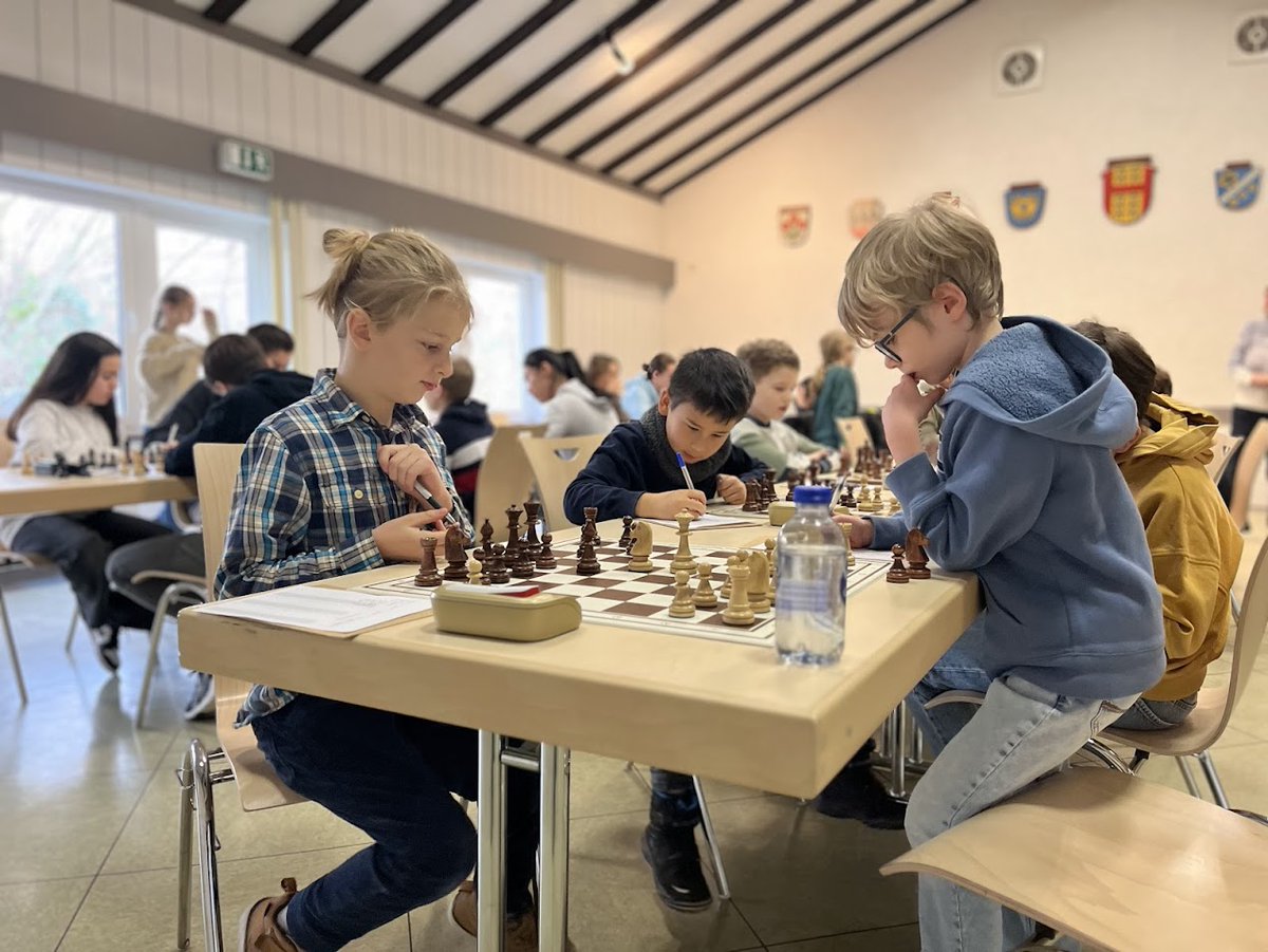 SchachfreundeH's tweet photo. Am 15./16. November richten wir wieder die Jugend-Bezirkseinzelmeisterschaften aus:
👉 https://t.co/dKuiYmqDmY https://t.co/MUVVhyaU2D