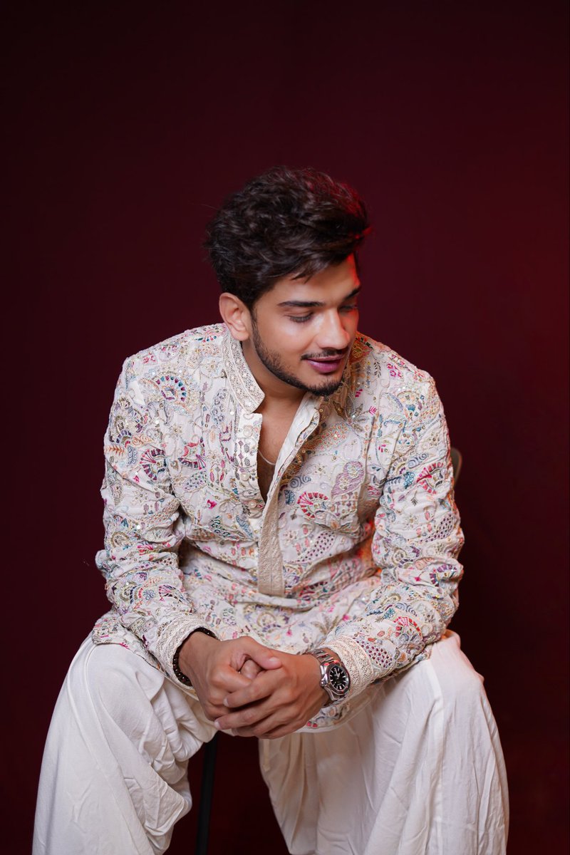 आपको और आपके परिवार को उज्ज्वल, सुखी और समृद्ध दिवाली की हार्दिक शुभकामनाएँ!
दीपों का यह त्यौहार आपके जीवन को खुशियों, सफलता और अच्छे स्वास्थ्य से प्रकाशित करे।
शुभ दिवाली! 🪔✨

मुनव्वर फ़ारूक़ी 
#MunawarFaruqui