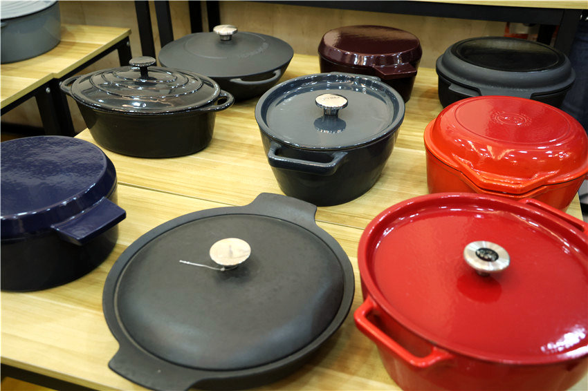 HenanPlus's tweet image. Is there always room for one more beautiful piece of #cookware in your kitchen?🍳
In Jia County, Pingdingshan — known as the &quot;Hometown of Chinese Cast Iron Cookware&quot; — every cast iron pot blends style with #function, offering quality that’s both affordable and eco-friendly.🛒