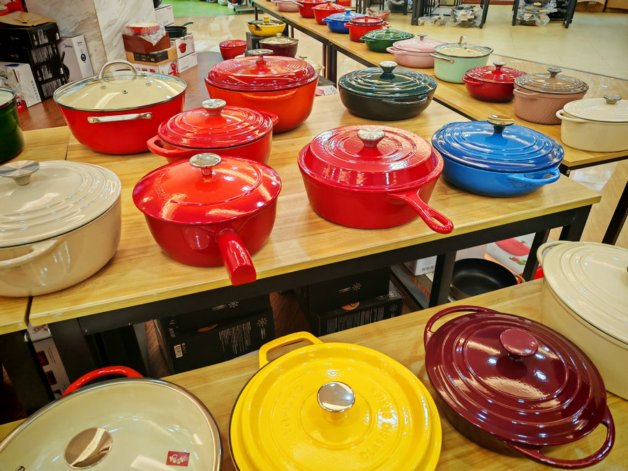HenanPlus's tweet image. Is there always room for one more beautiful piece of #cookware in your kitchen?🍳
In Jia County, Pingdingshan — known as the &quot;Hometown of Chinese Cast Iron Cookware&quot; — every cast iron pot blends style with #function, offering quality that’s both affordable and eco-friendly.🛒