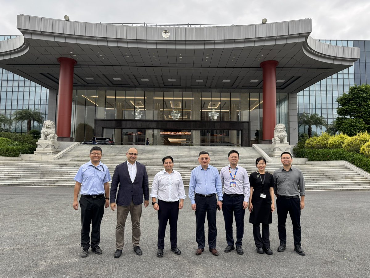 RaufKhalilov_'s tweet photo. Visiting BYD headquarters in Shenzhen 🇨🇳 — an excellent and well-organised visit with Mr Tian, Head of Commercial Vehicles & Buses.
We discussed ongoing bus assembly/ sales and potential light truck assembly for Azerbaijan and Georgia. Also explored BYD’s latest generation of light trucks.
A very warm welcome to @SardaGroup_ by the BYD team — much appreciated! 🤝
#BYD #ElectricTrucks #Azerbaijan #Georgia #EV #Sustainability @BYDGlobal 🇦🇿🤝🇨🇳