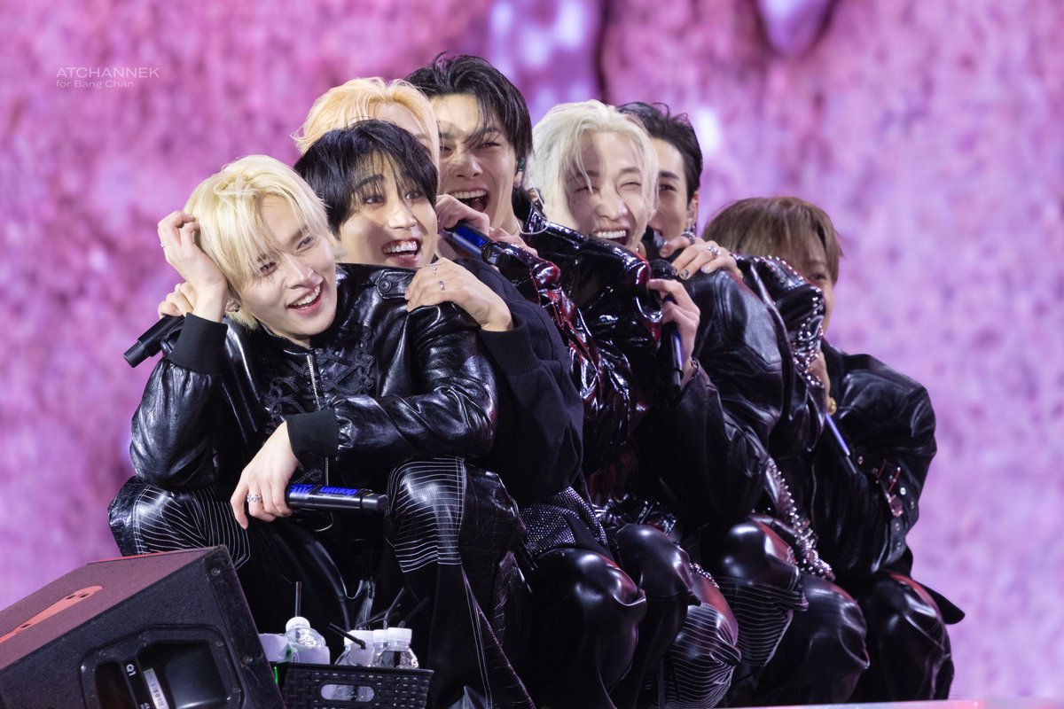 atchannek's tweet photo. 251019 dominATE：celebrATE

🐰🐿️🐥🦊🐺🥟🐖🐰+🐶💕

승민아 빨리 와ㅋㅋㅋ 다들 승민이 너무 좋아해💕

#StrayKids #스트레이키즈
#BangChan #방찬 #バンチャン
#LeeKnow #리노 #リノ
#Changbin #창빈 #チャンビン
#Hyunjin #현진 #ヒョンジン
#Han #한 #ハン
#Felix #필릭스 #フィリックス
#Seungmin #승민 #スンミン
#IN #아이엔 #アイエン
#dominATE
#dominATE_celebrATE
#dominATE_Encore_In_Korea