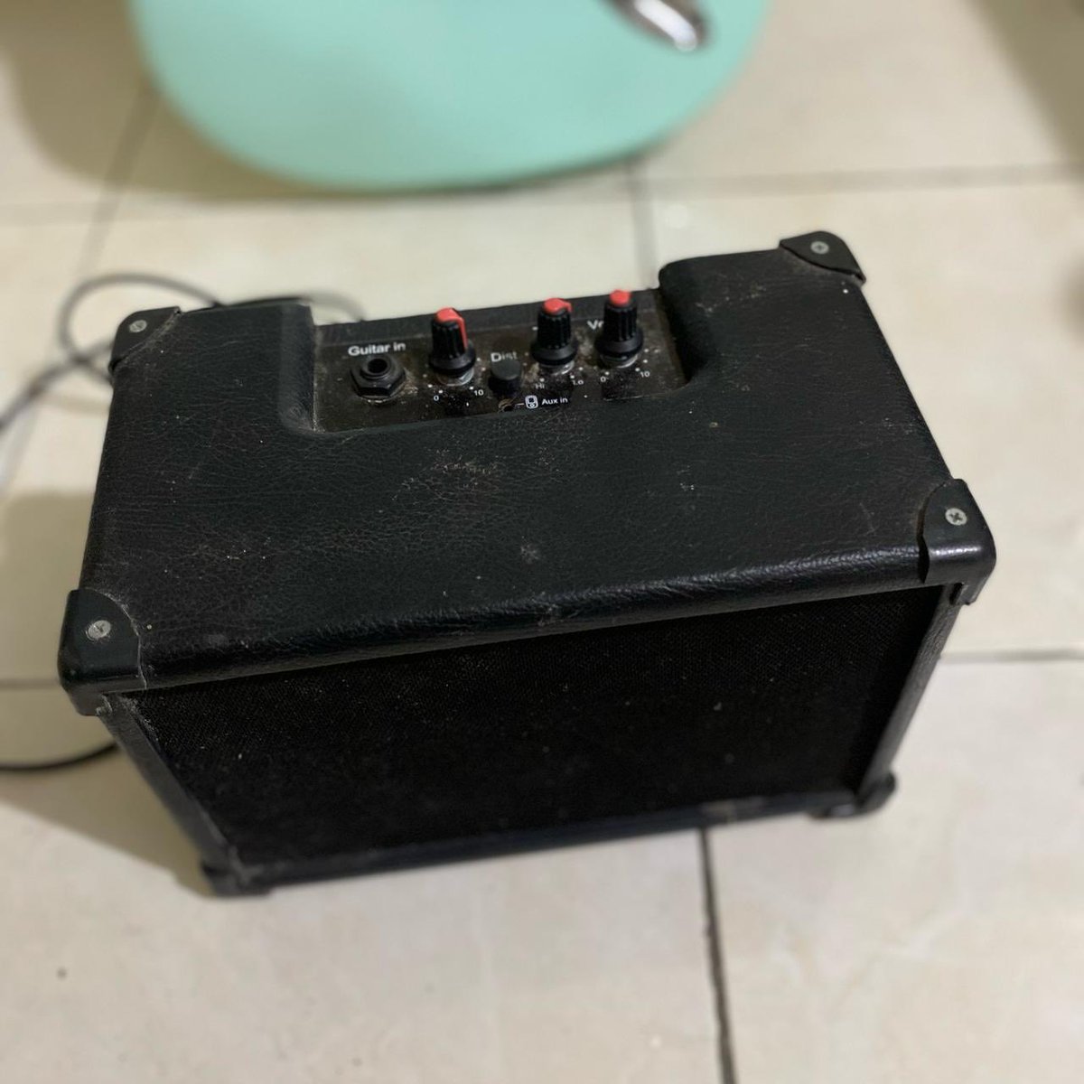 berrypiezzz's tweet photo. wts gitar elektrik difergio+ampli(bonus kabel jek&amp;gigbag) mulusss bgt new baru dibeli feb kmrn. jarang dipakee soalnya males belajarnya, hb 1.350.000 aku jual 1jt monggo bisa nego. lok jogja

#wts #jogja #wtb #zonauang #zonaBU #gitar https://t.co/wzxKoHkxaf