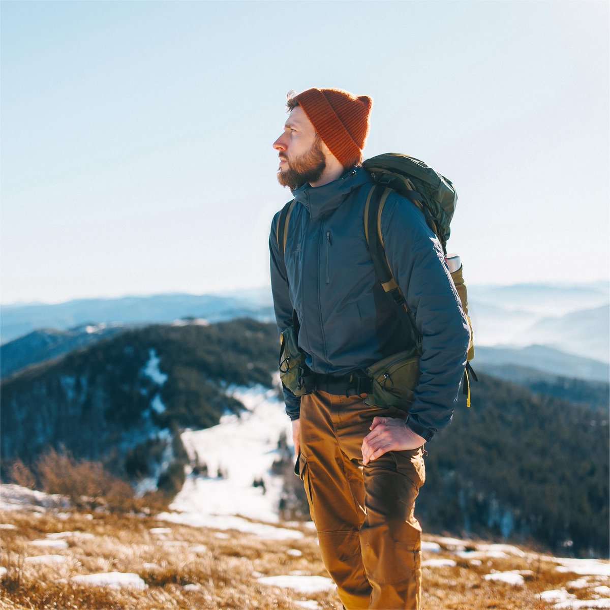 camelcrownus's tweet image. 🌄On ridges where light dances on fresh powder and cold air carries clarity, this jacket becomes more than gear—it’s a moving sanctuary. Light enough for the ascent, resilient enough for the descent.

#alpinehiking #allweathergear #mountainlight #winterhikiang #camelcrown