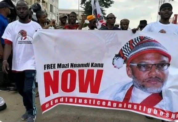 Breaking News🚨🇳🇬

Despite the shootings from the Nigerian police force, despite the firing of tear gasses, despite the arrests, Nigerians are still resolute, armless and matching forward, demanding the release of Mazi Nnamdi Kanu in defense of justice.

FREE Nnadi Kanu NOW