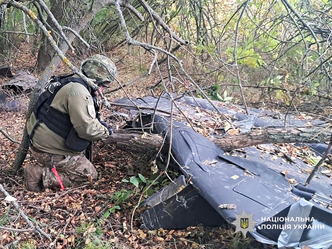 V_Chaus's tweet image. За зведеними даними, силами ППО, підрозділами ЗСУ, Нацгвардії та прикордонників сумарно збито за тиждень 77 ворожих ударних безпілотників.

Увага❗️У разі виявлення решток збитих дронів - повідомляйте Нацполіцію або ДСНС.