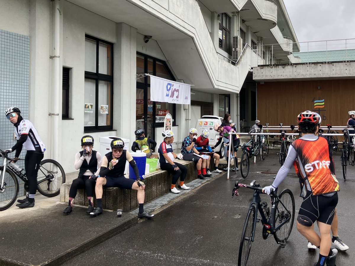 t_axis1993's tweet image. お疲れ様です。鳥取のアクシスです。
昨日は鳥取すごい！ライド2025🚴にご参加いただき、ありがとうございました！
隼Lab.にてTRUFFLE DONUTさんと運営させていただいた、アクシスエイドはいかがでしたか？…