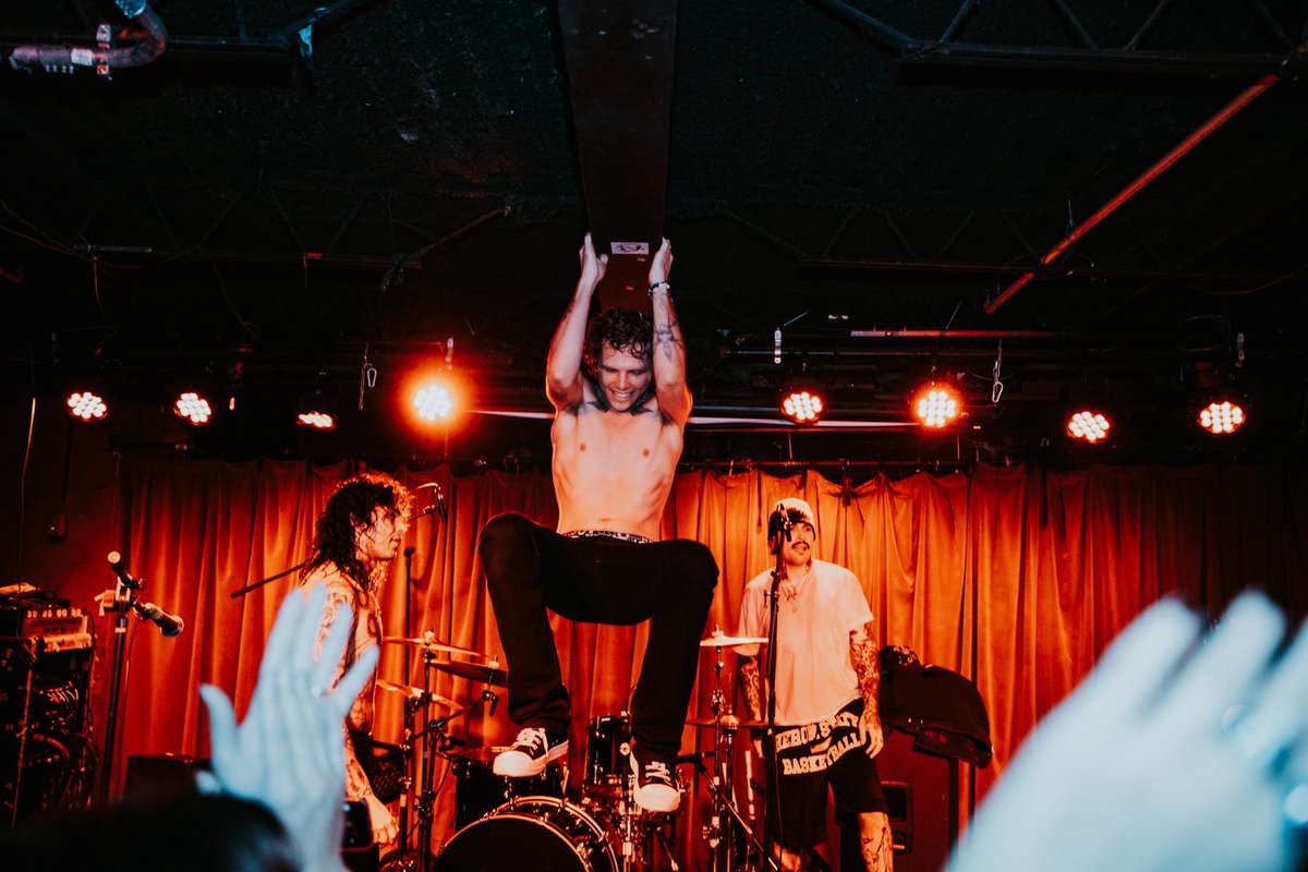 kellyhough_'s tweet image. ain’t NOTHING like a @bsd_wav headline show in cleveland, ohio 

all photos taken by me 🫶🏼

@coliehutzler @bsd_wav @itsbardo @imBEEPUS