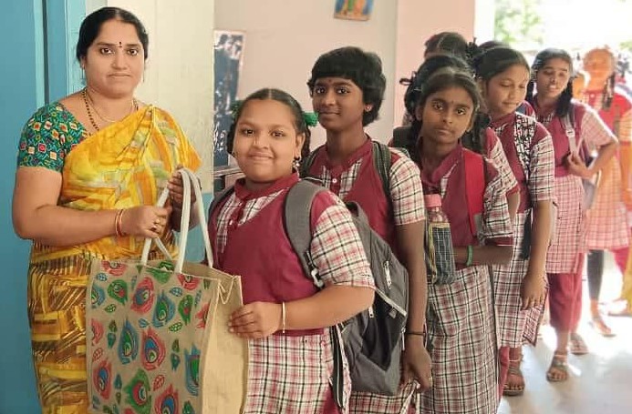 SpheruleNGO's tweet image. Spherule Foundation, with support from IBM and Goodera, spread festive cheer by distributing 1,000+ Diwali gift kits across Hyderabad and Pune — lighting up lives and hearts this Diwali. #Diwali2025 #CSR #SpheruleFoundation