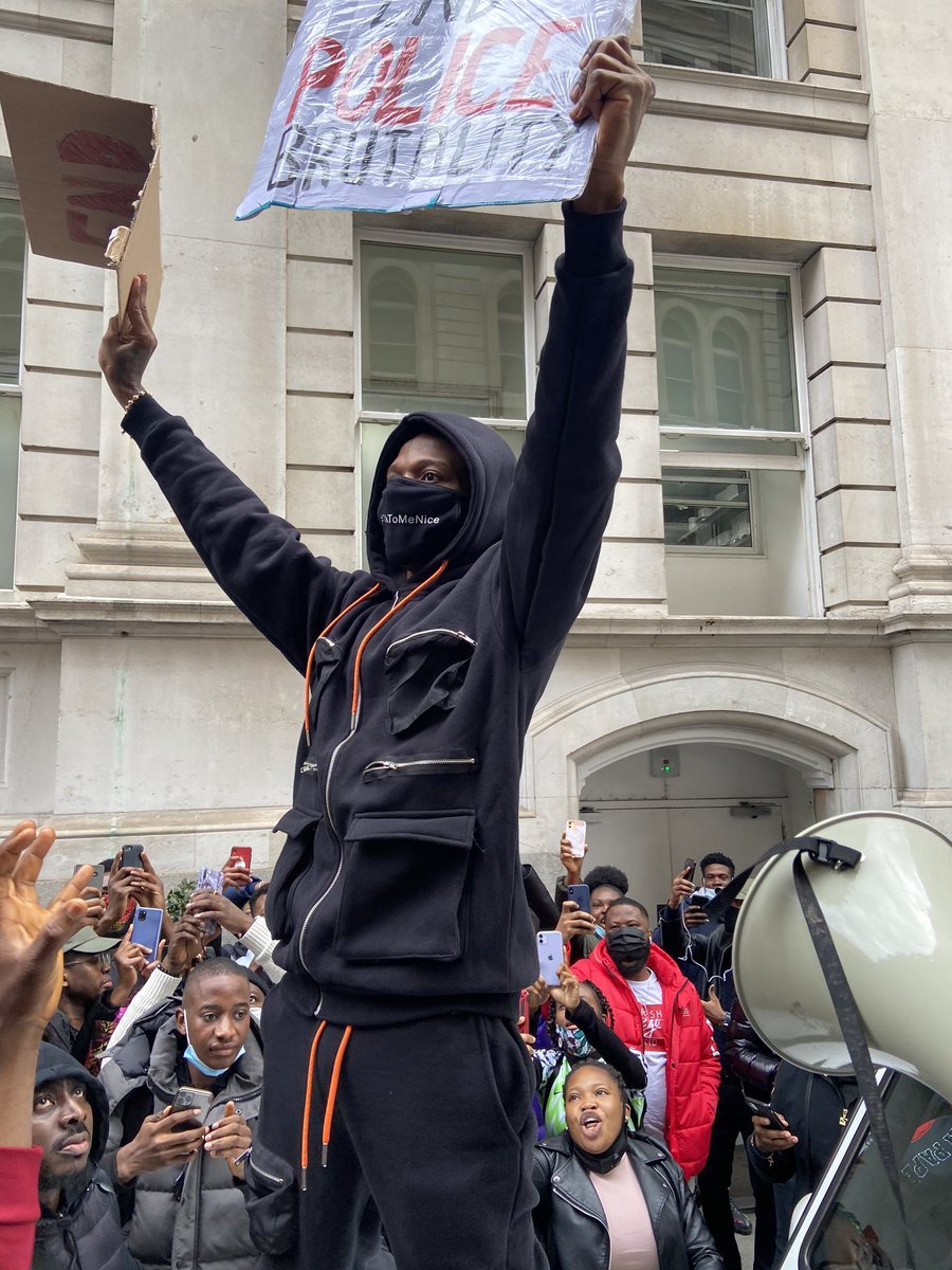 honest30bgfan_'s tweet image. Wizkid is the only artiste that never went back to bow for the people who did us wrong in 2020. We never forget
.20/10/2020