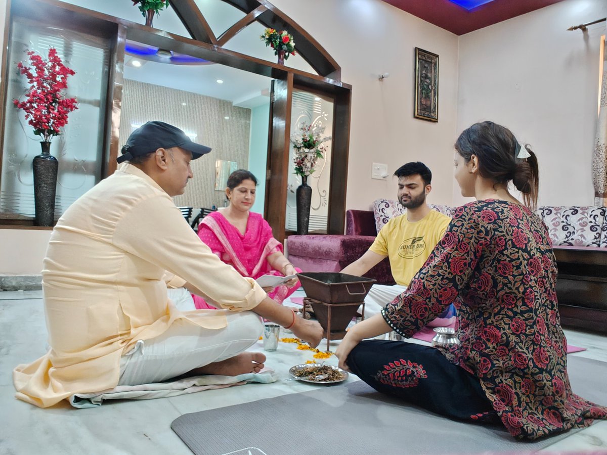 आज शारदीय नवशस्येष्टी के अवसर पर यज्ञ किया