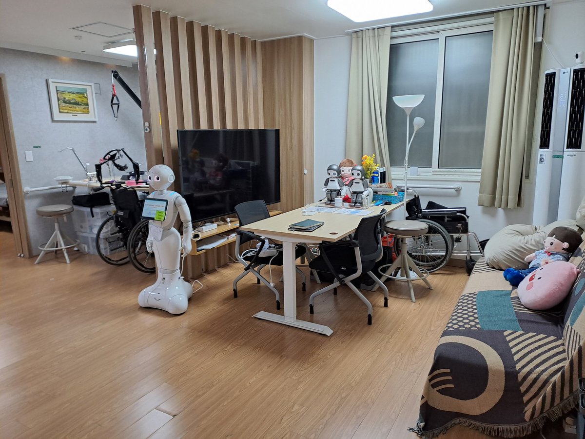 LabORA_robotics's tweet image. 2⃣ Visit: National Rehabilitation Center – Korea’s leading institution in rehabilitation & robotics innovation 
💡 Facility tour and a constructive discussion about government strategies and innovation programs 
#AssistiveRobotics #Seoul