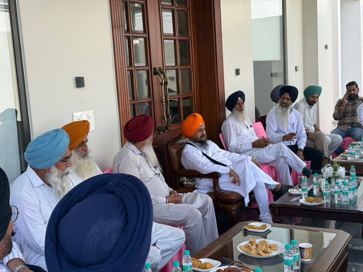 J_Harpreetsingh's tweet image. ਅੱਜ ਬਠਿੰਡਾ ਵਿੱਚ ਸ਼੍ਰੋਮਣੀ ਅਕਾਲੀ ਦਲ (ਪੁਨਰਸ਼ੁਰਜੀਤ) ਜ਼ਿਲ੍ਹਾ ਬਠਿੰਡਾ ਦੇ ਡੇਲੀਗੇਟਾਂ ਨਾਲ ਬੰਦੀ ਛੋੜ ਦਿਵਸ ਅਤੇ ਦੀਵਾਲੀ ਦੀਆਂ ਖੁਸ਼ੀਆਂ ਸਾਂਝੀਆਂ ਕਰਨ ਦਾ ਸੁਭਾਗ ਪ੍ਰਾਪਤ ਹੋਇਆ। ਇਸ ਮੌਕੇ ਸੰਗਤ ਨਾਲ ਮਿਲ ਬੈਠ ਕੇ ਪਾਰਟੀ ਦੀ ਚੜ੍ਹਦੀ ਕਲਾ ਅਤੇ ਪੰਥਕ ਏਕਤਾ ਲਈ ਅਰਦਾਸ ਕੀਤੀ ਤੇ ਵਿਚਾਰ ਸਾਂਝੇ ਕੀਤੇ।
#BandiChhorDivas #Diwali2025…