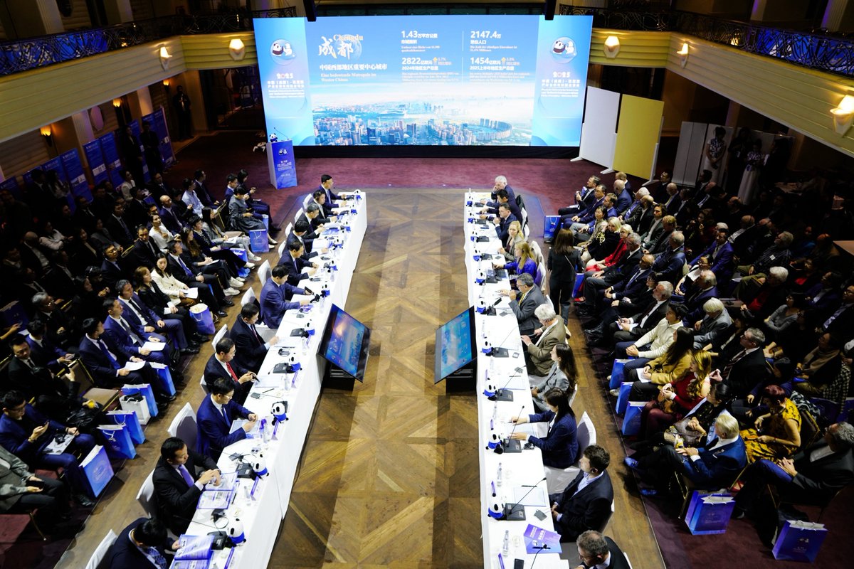 Tongwei_Solar's tweet image. 🇩🇪 Tongwei joined the Sino-German Industrial Cooperation Conference — China (Chengdu)-Munich 2025, where our Director of Overseas Module Business Joe Chen signed with Memodo CEO Tobias Wenleder. ⚡🤝 
#TongweiSolar #Munich