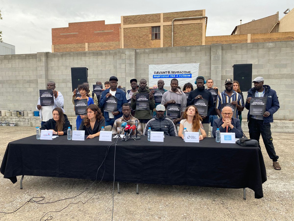 B9, uns 400 migrants afronten el desallotjament de l’antic institut B-9 sense alternativa pública d’habitatge a #Badalona  t.ly/hFRdD