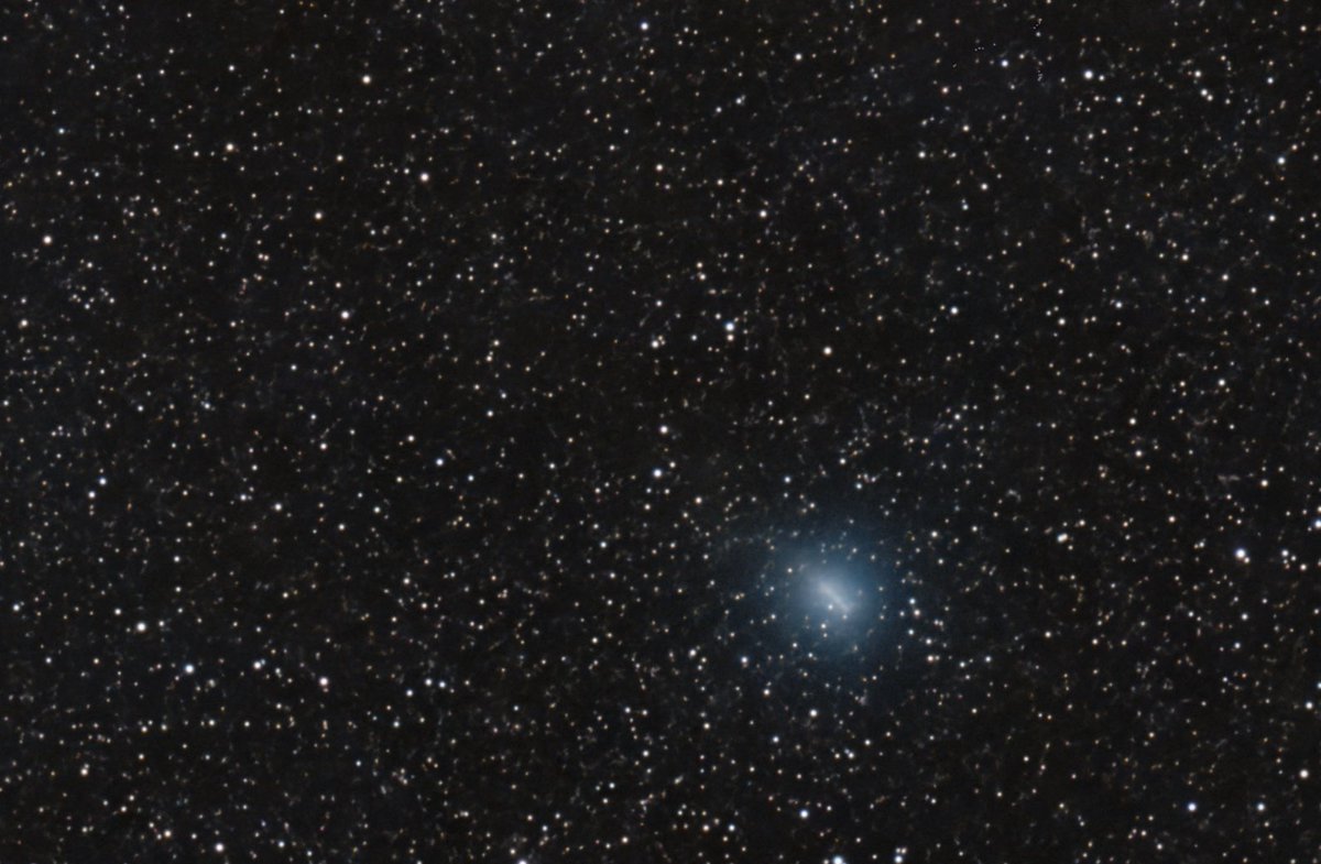 jonesy1007's tweet image. Comet C/2025 R2 (Swan), near the Milkway, 19.10.2025. a day before closest approach where it be at approximately  38,500,000km away.
#comet #swan #C2025R2Swan