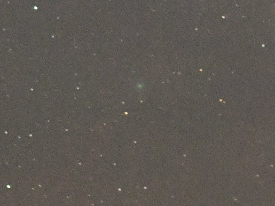 jonesy1007's tweet image. Comet C/2025 R2 (Swan), near the Milkway, 19.10.2025. a day before closest approach where it be at approximately  38,500,000km away.
#comet #swan #C2025R2Swan