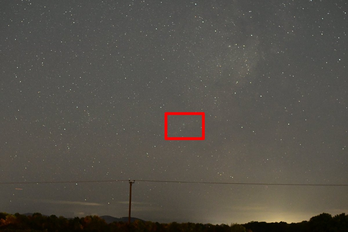 jonesy1007's tweet image. Comet C/2025 R2 (Swan), near the Milkway, 19.10.2025. a day before closest approach where it be at approximately  38,500,000km away.
#comet #swan #C2025R2Swan