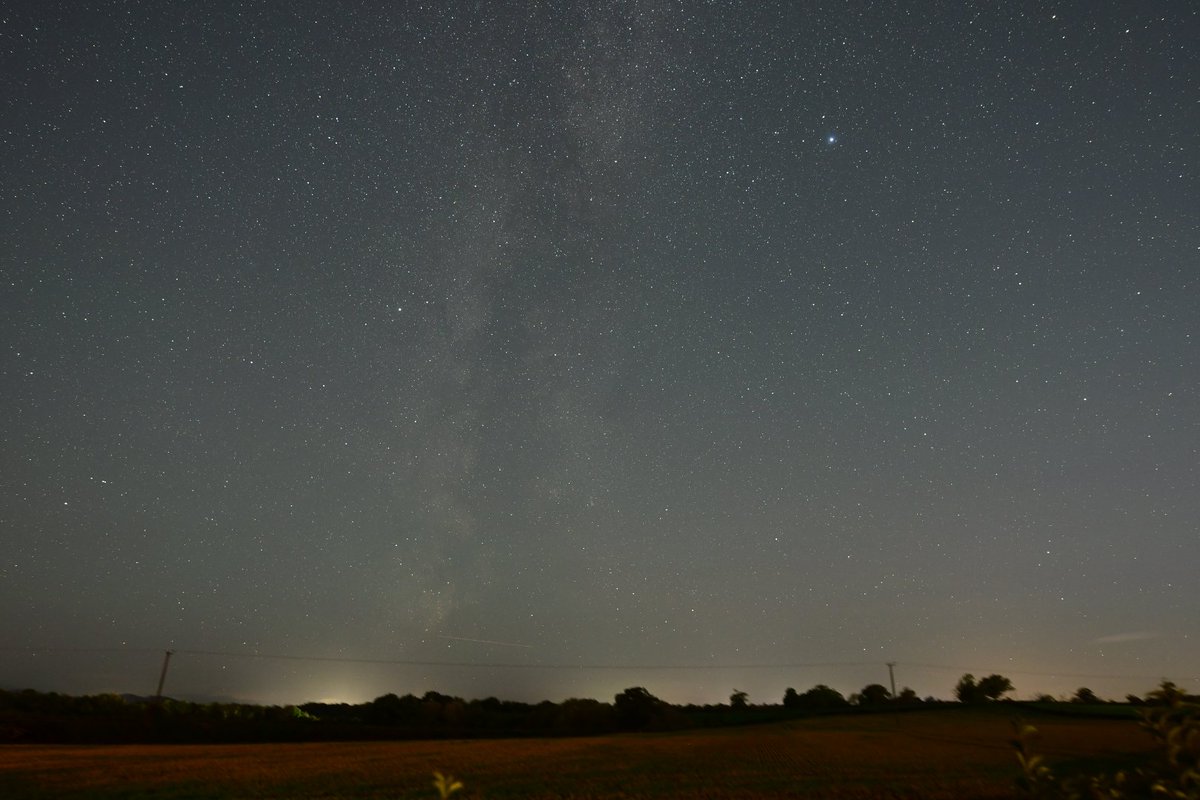 jonesy1007's tweet image. Comet C/2025 R2 (Swan), near the Milkway, 19.10.2025. a day before closest approach where it be at approximately  38,500,000km away.
#comet #swan #C2025R2Swan