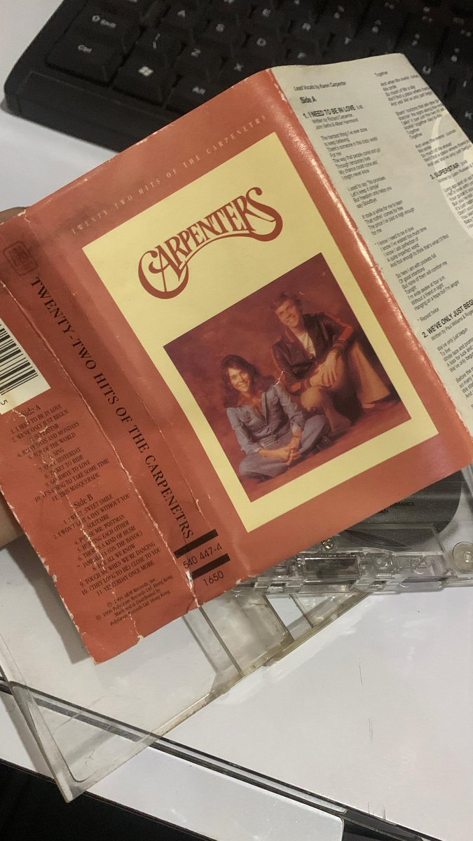 hampir lupa kalo aku punya kaset ny carpenters, loveeeeeeeee