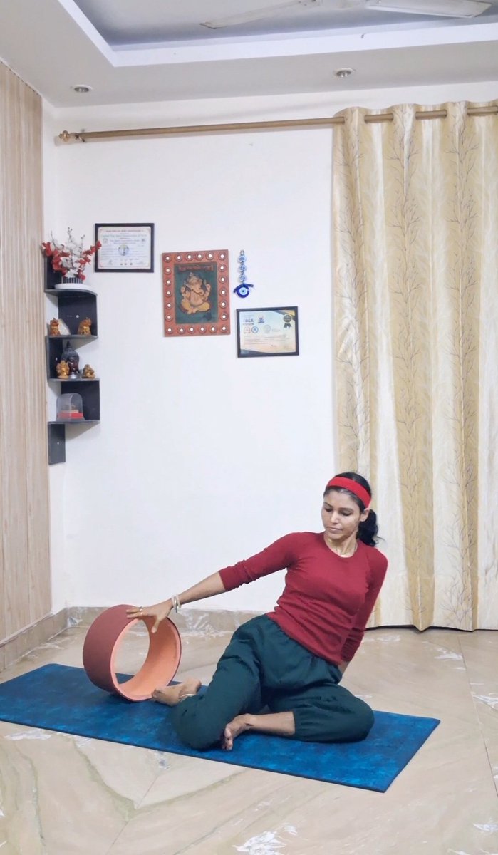 TuhinayogaGhosh's tweet image. Can’t do spine bending? 🧘‍♀️
This yoga ring posture makes it easy! 💪✨

👉 Watch full video: youtube.com/shorts/nyeqoGG…

📺 More here: youtube.com/@YogChakra23

#YogaRing #SpineBending #BeginnerYoga #YogaAtHome #Flexibility #YogaTips #Wellness #YogaJourney