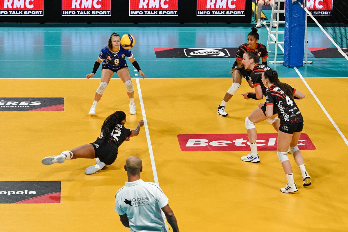 VolleyCham's tweet photo. Un retour très attendu à la Maison des Sports : le Volley-Ball Club Chamalières trébuche 0 - 3 face à Marcq-en-Barœul.
➡️ Lire l'article : https://t.co/jx0EWewc5V
📸 Aurélien Forçard
#vbcc #volleyballclubchamalieres #liguea #volleyball #sportfeminin https://t.co/5YWh8huZTE