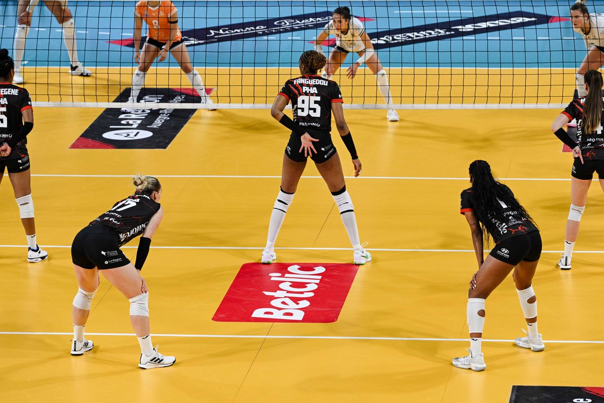 Un retour très attendu à la Maison des Sports : le Volley-Ball Club Chamalières trébuche 0 - 3 face à Marcq-en-Barœul.
➡️ Lire l'article : urlr.me/TJgPVh
📸 Aurélien Forçard
#vbcc #volleyballclubchamalieres #liguea #volleyball #sportfeminin