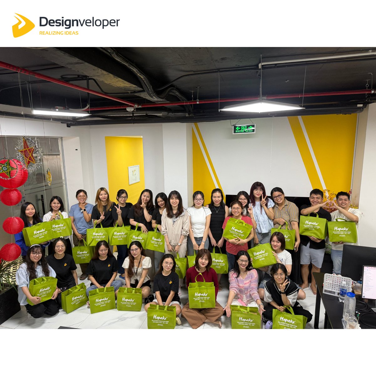 Designveloper's tweet image. 🎀 Happy Vietnamese Women’s Day from Designveloper!
Designveloper prepared lovely gifts to show appreciation for our beautiful ladies and their positive energy. Here’s a glimpse of their happy smiles! 💐
#VietnameseWomensDay #Designveloper #astranova