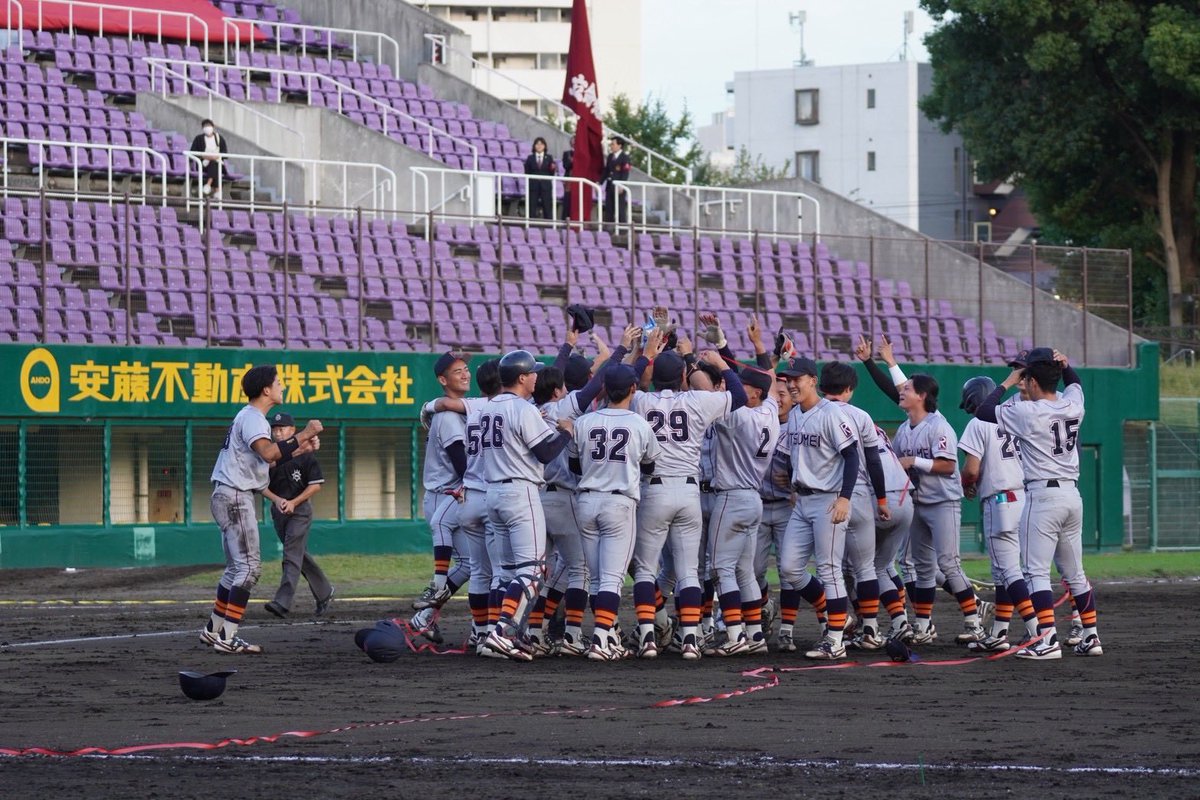 kansaibig_6's tweet photo. 【令和7年度秋季リーグ戦】
立命館大学が、2019春以来、12季ぶり40回目の優勝のリーグ優勝を果たしました！

立命館大学の皆さん、おめでとうございます！

(詳細→)https://t.co/yOFS5ooGv0

#関西学生野球連盟 
#立命館大学
#優勝 https://t.co/ZkuLF7WbLQ