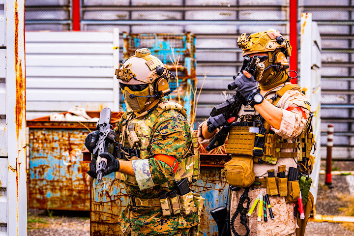 #無限復活祭 in #TEDO 

 久しぶりの軍装&amp;初参加の友人を連れて参加させていただきました！
いつもの無限祭よりもネタ要素かなり薄めでバチバチに撃ち合う状態と、思いもよらぬ所から射線が通るフィールドに無限式ルールが合わさって、さながらFPSゲームのようになっていて最高に楽しかったです！