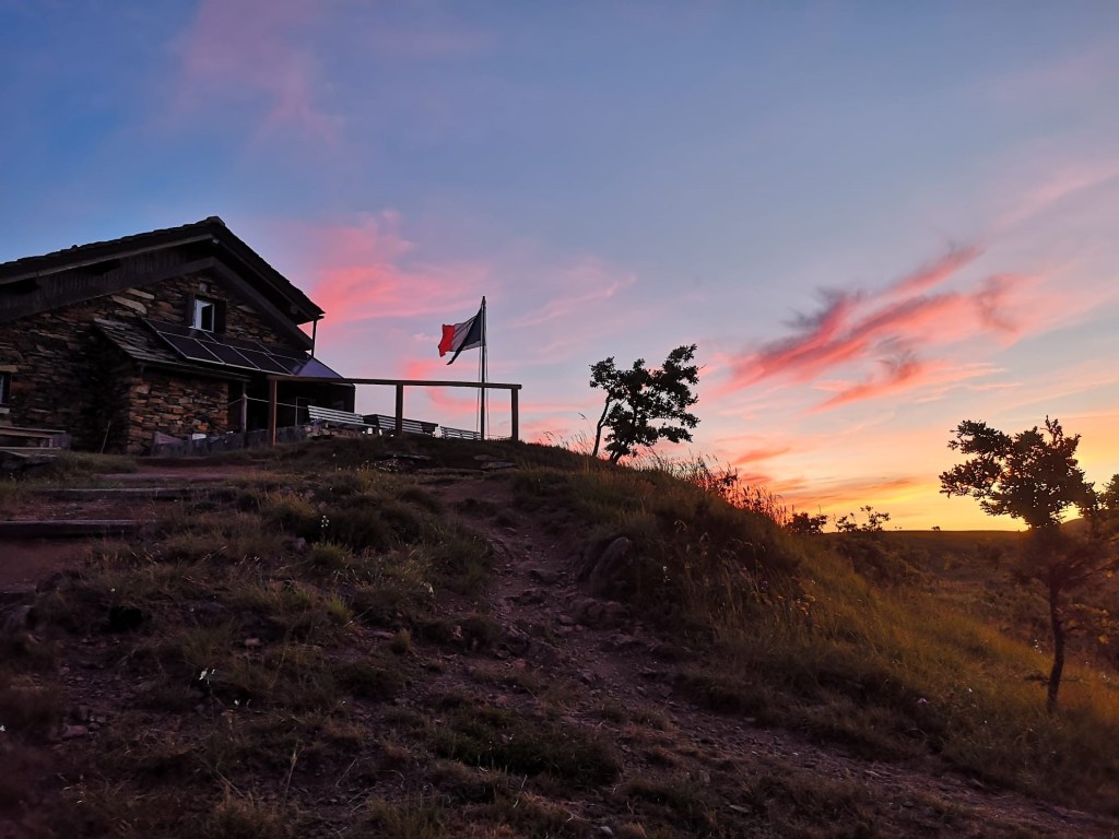 Teresio_Boccia's tweet image. Ho cercato risposte in mille posti, ma a #quelPunto , ho capito che le risposte più importanti non si trovano fuori, ma dentro di me . 

#unTemaAlGiorno