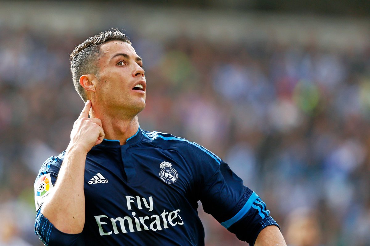 _BeFootball's tweet image. 𝗠 𝗗 𝗥 : Kylian Mbappé 🇫🇷 est le 𝗣𝗥𝗘𝗠𝗜𝗘𝗥 𝗝𝗢𝗨𝗘𝗨𝗥 𝗗𝗨 𝗥𝗘𝗔𝗟 𝗠𝗔𝗗𝗥𝗜𝗗 à marquer 10 buts après 9 journées de Liga depuis Ronaldo 🇵🇹 en 2014/15.

Le Portugais en avait marqué… 17. 🤣🤣