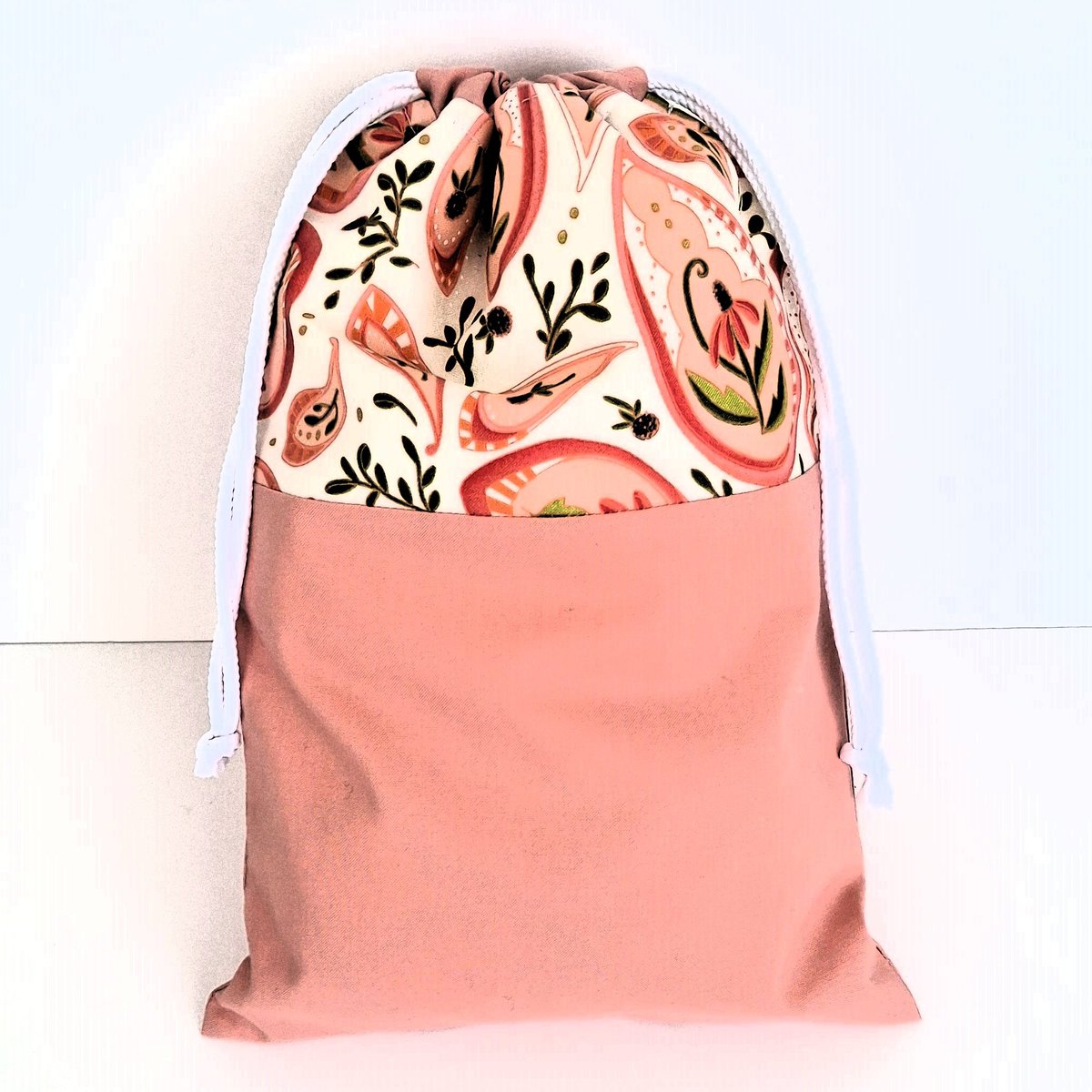 daisychcraftsuk's tweet image. daisychaincraftsukgb.etsy.com/listing/177919…
Handmade drawstring bag. Useful for:
Craft projects
Gift bag
Pyjamas, at home or while travelling
Slippers
.
#drawstring #storage #bag #handmade #etsyfinds #ukmakers #craftbizparty #giftbag