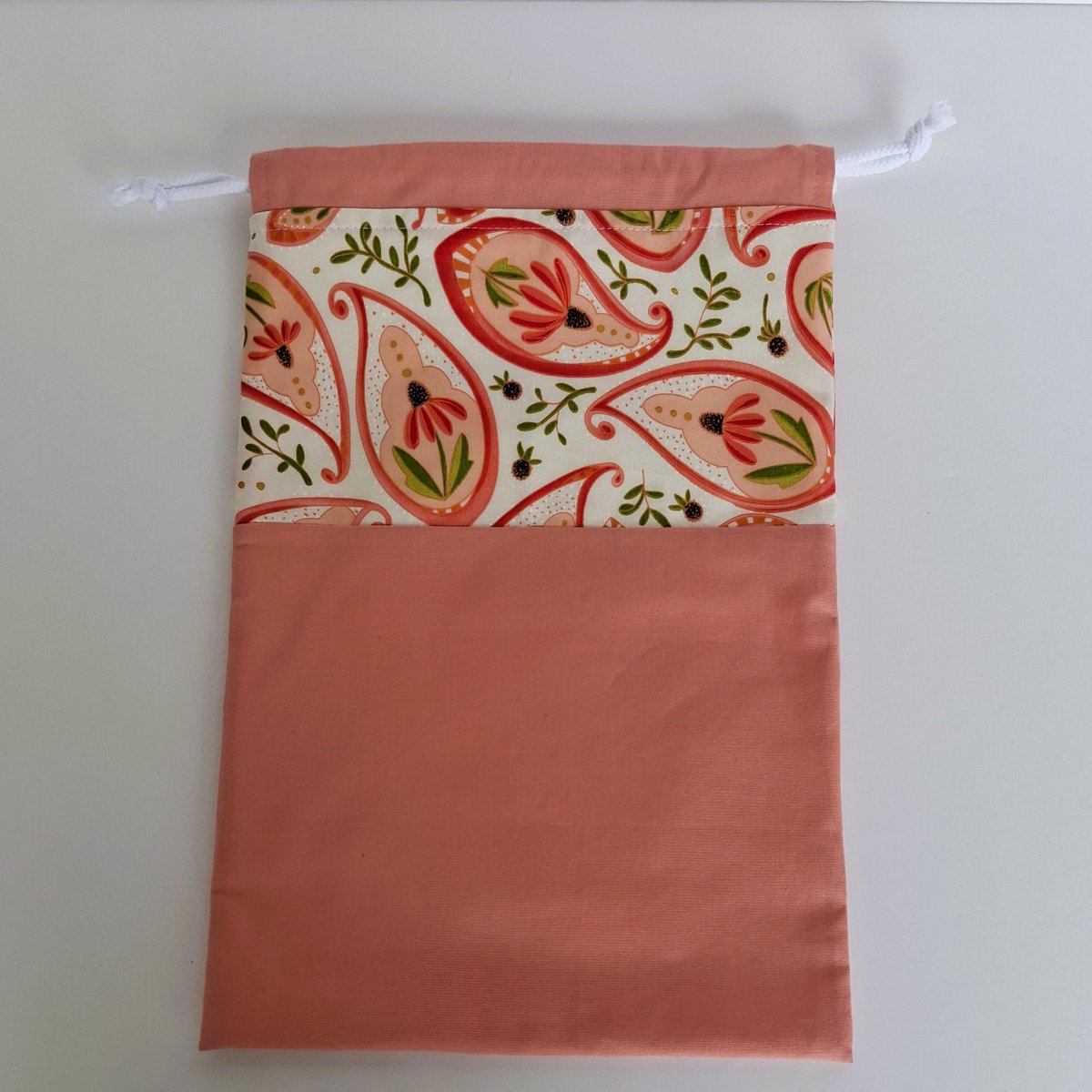 daisychcraftsuk's tweet image. daisychaincraftsukgb.etsy.com/listing/177919…
Handmade drawstring bag. Useful for:
Craft projects
Gift bag
Pyjamas, at home or while travelling
Slippers
.
#drawstring #storage #bag #handmade #etsyfinds #ukmakers #craftbizparty #giftbag