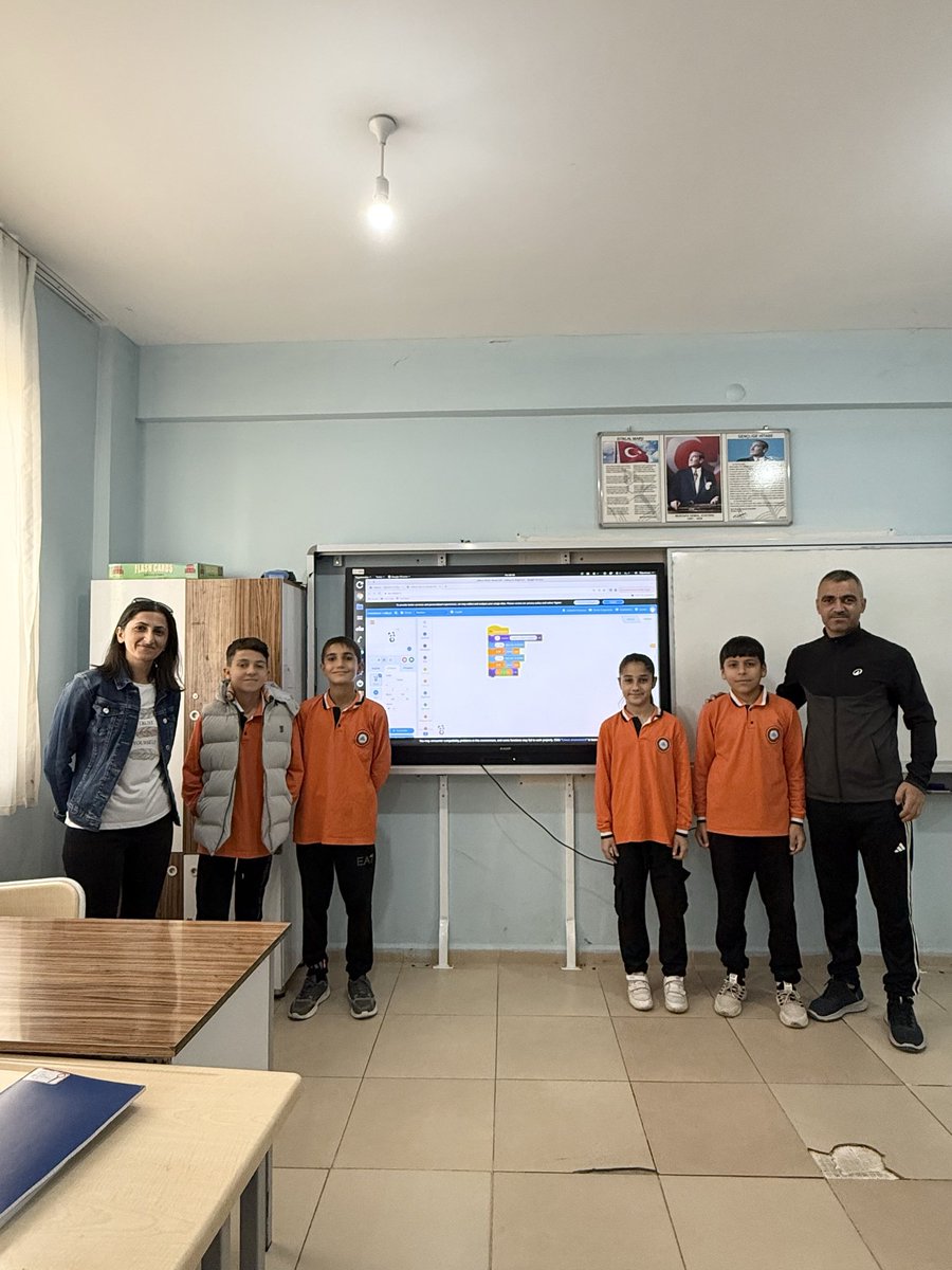 Diktepeilkorta's tweet image. Diktepe Kodluyor…
Okulumuzda Codeweek Haftası Etkinlikleri kapsamında mblock programı ile Matematik Alanında dört işlem etkinliği yapıldı.Kodlama etkinliğine destek veren Matematik Öğretmenimiz Selina ÖZTORUN’a ve etkinliğe katılan öğrencilerimize teşekkür ederiz. #codeweek