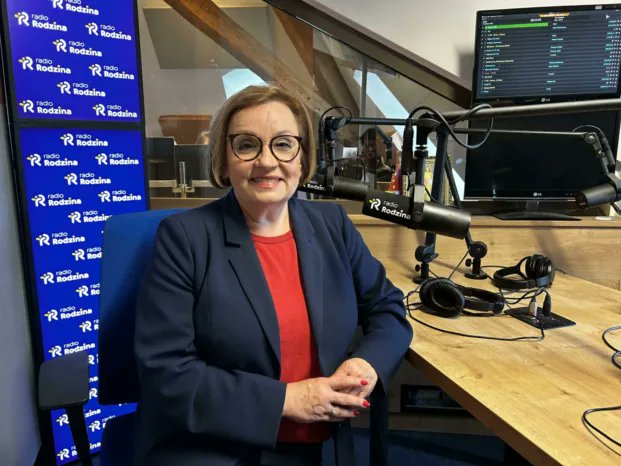 KE boi się ogłoszenia solidarnościowej relokacji <a href="/EUinPL/">Komisja Europejska</a> - mówi <a href="/AnnaZalewskaMEP/">Anna Zalewska 🇵🇱</a>  w rozmowie z <a href="/P_Jenczmionka/">Patrycja Jenczmionka</a> , skierowała także prośbę do radnych <a href="/pisorgpl/">Prawo i Sprawiedliwość</a> w Sejmiku, by pracowali na rzecz swoich wyborców 
radiorodzina.pl/2025/10/20/eur…