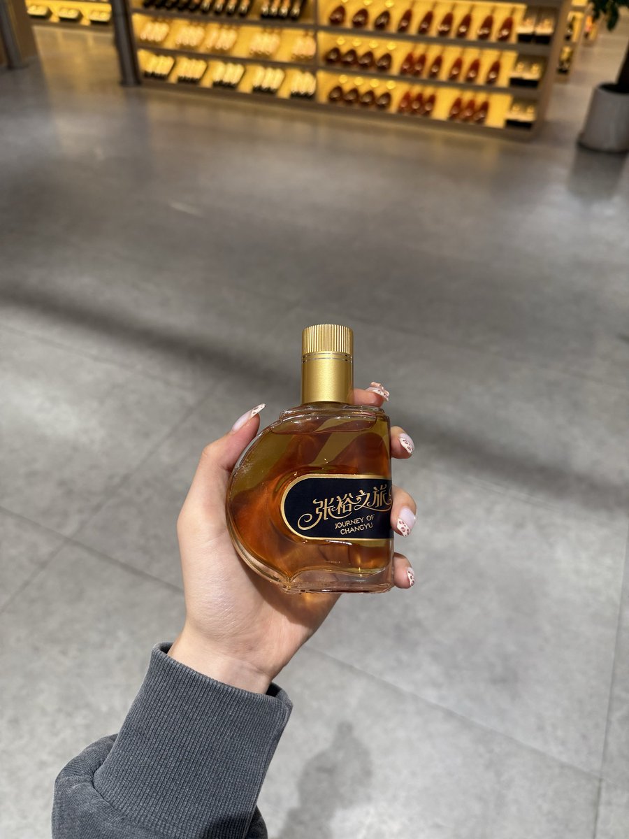 张裕酒文化博物馆 와인박물관

칭다오에 맥주박물관이 있다면 연태에는 와인박물관이 있음 
성인 80위안 학생 55위안(학생증필요)
와인 두잔 시음하게 해주고 고량주 100미리도 한병줌!!! 그리고 박물관에서만 파는 와인이 있대요