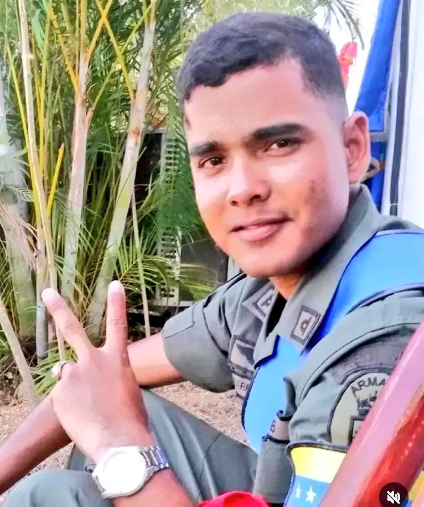 Entre las miles de víctimas de estos injustos encarcelamientos, está cumpliendo una insólita condena el Teniente de Fragata Ángel Barrios Fuenmayor, preso por cumplir honestamente su deber profesional, próximo a cumplir 6 años preso en la cárcel de Ramo Verde el 23 /0/2025.