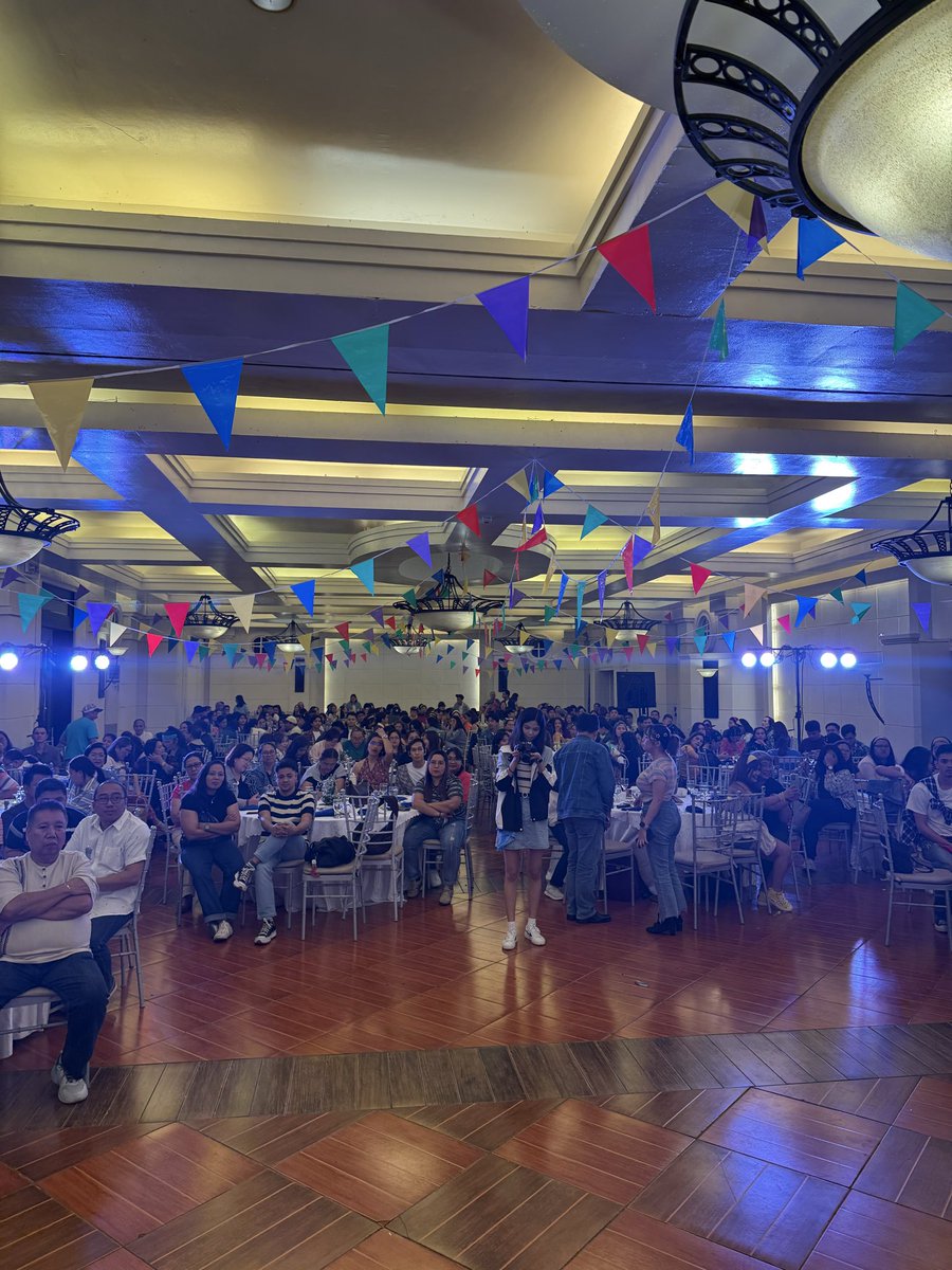 heyitsjgirly's tweet photo. Tp while in our company’s event:
Az’s favorite, lechon! 

NESCAFEling SI AZ
#NescafeXAZ | #AZMartine https://t.co/s1CNq7AdL6