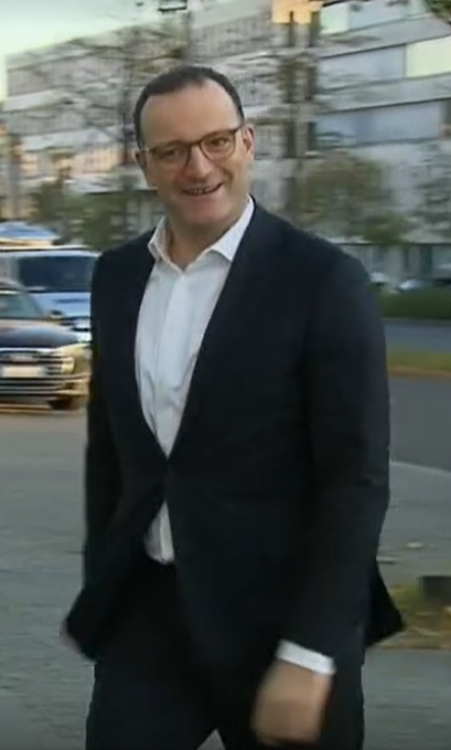 So fröhlich schlendert #Spahn täglich ins Büro
Ich finde das ist ein Skandal
#SpahnUntersuchungsausschuss 
#SpahnRücktritt