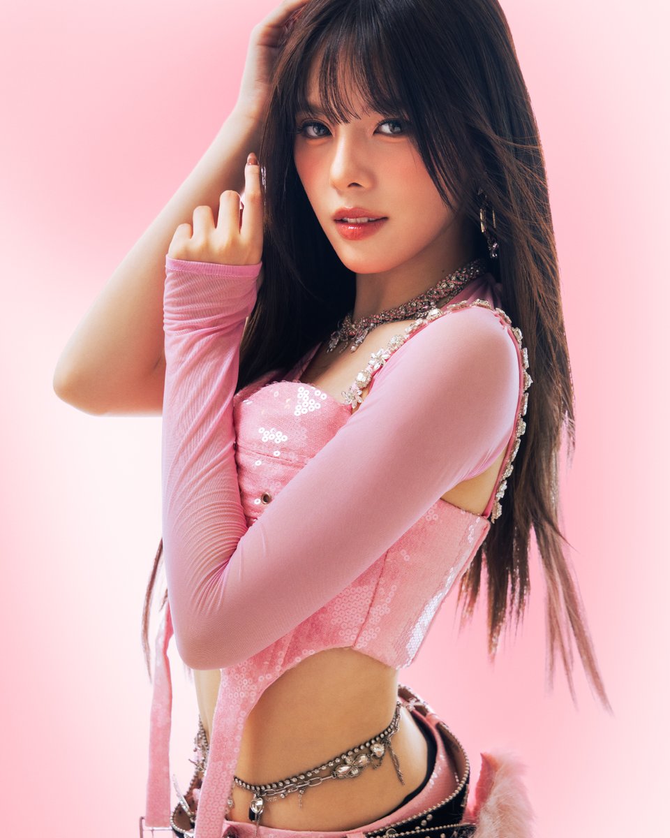 [🩷⛓️] #SYR3N_HipChain

CONCEPT PHOTO

SYR3N「Hip Chain」
#PancakeBNK48

Executive Producer #FHERO
Producer #Ecoondatrack

10/24 – MV Release

NOW STREAMING
bfan.link/GE2025-Kami7Pa…

#SYR3N
#BNK48CGM48_GE2025
#BNK48 #CGM48