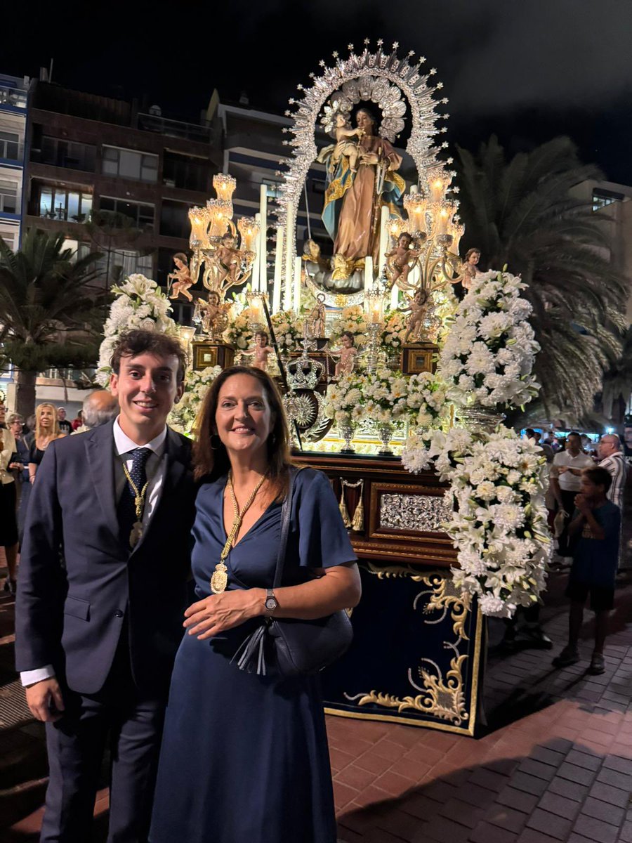 PPLPGC's tweet photo. Anoche despedimos #LaNaval junto a la gente de #LPGC.

🕯️ Honramos a Nuestra Señora de la Luz, corazón de nuestra tradición y memoria colectiva https://t.co/ETyPXr7dox