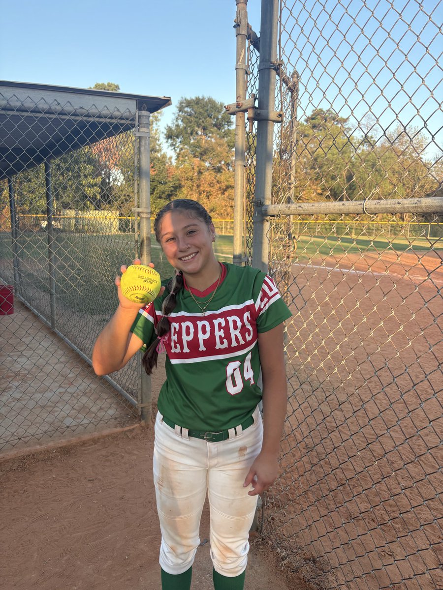 TStarr2027's tweet photo. Highlight of my weekend !!🌶️💣
@18u_peppers @triplecrownspts @HillCollegeSB @TVCCSoftball @jcubulldogs @PJCSoftball @UTDCometSB @ut_tyler https://t.co/Wts3BeyCW7