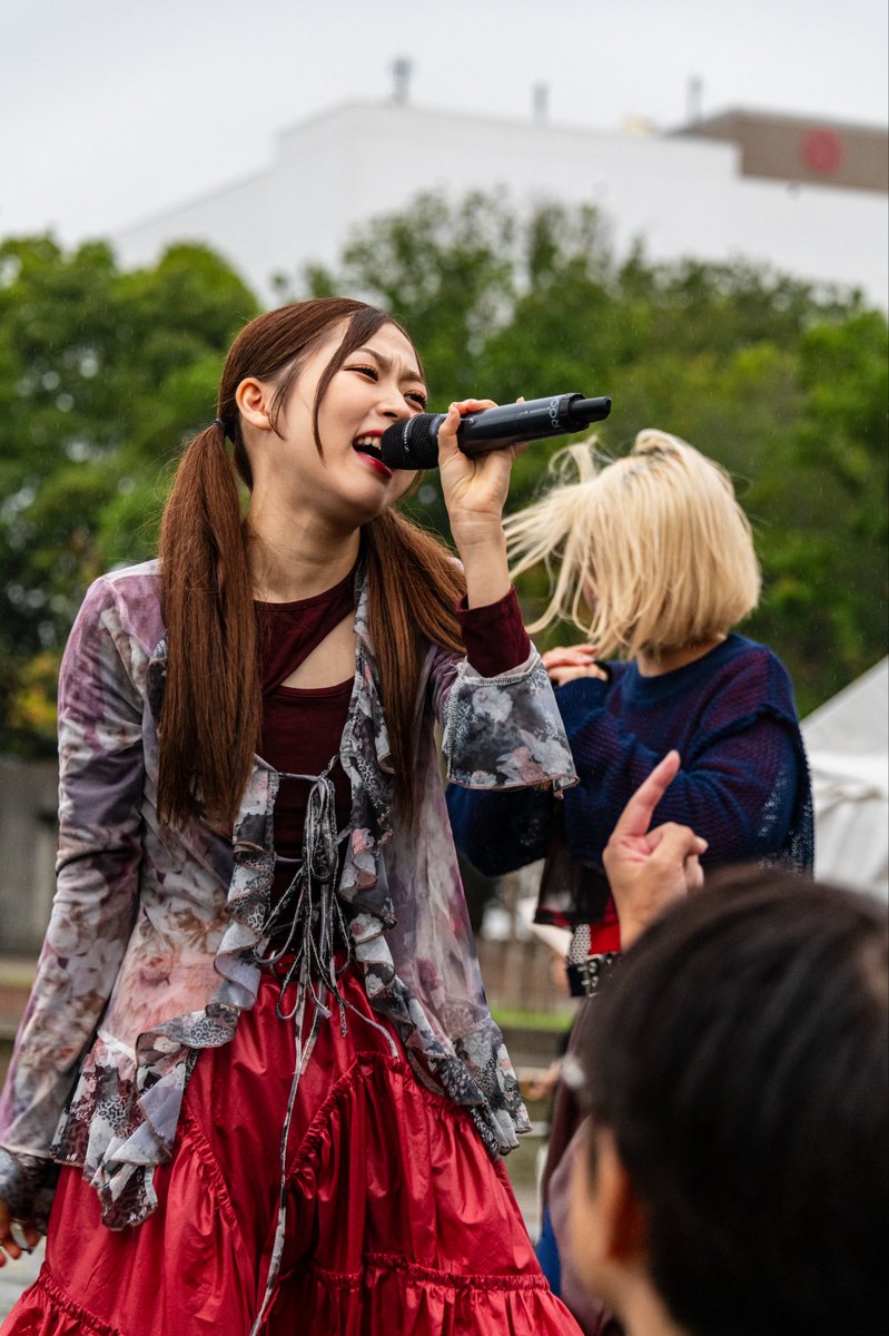 VincentvanLiVS's tweet photo. 『私アイドルじゃないです』
スズちゃんの歌声
なんか今までと違う
聴いてると
人は変われるんだって思える
#LiVS #TAMATAMAFES
#スズカス・テラ #VJc_SUZU https://t.co/KLEaSjIFGz