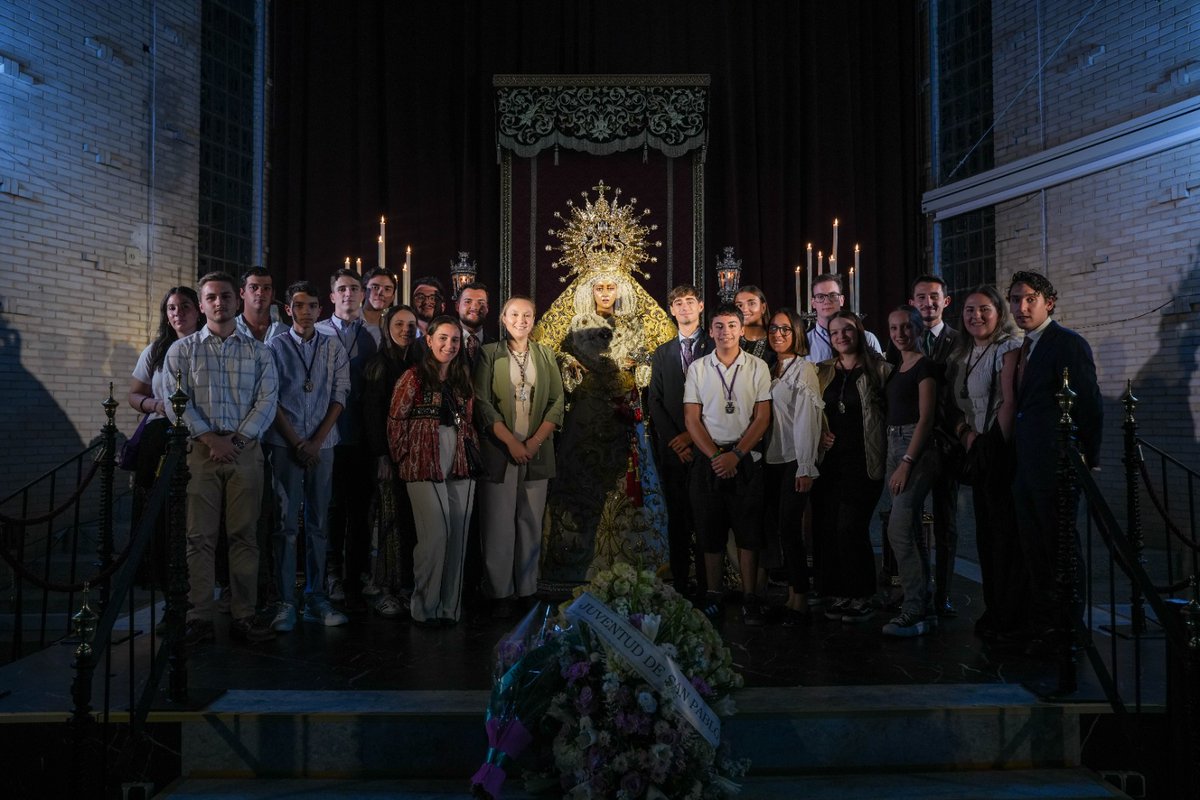 ✝️En la noche del sábado tuvo lugar la vigilia organizada por nuestro Grupo Joven, donde compartimos momentos de oración y reflexión entorno a Nuestra Señora del Rosario Doloroso.
Que Nuestra Señora nos guíe y nos cubra bajo su manto.
"Todo con María, nada sin ella"

📸: <a href="/TQuifes/">Tomás Quifes</a>